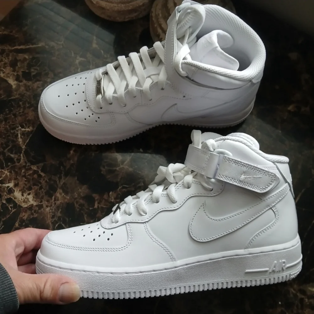 Nike Air Force 1 '07 Mid Streetwear/Lifestyle Shoes Size 7 Youth/8.5 Women - Picture 2 of 11